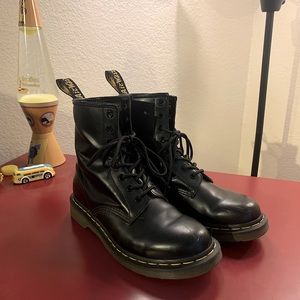 Classic 1460 Black Doc Martens - US 8 WOMENS